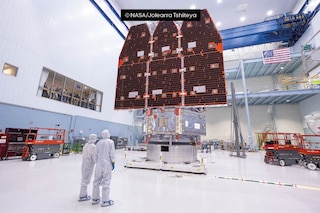 Inżynierowie obserwują kosmiczny teleskop Nancy Grace Roman należący do NASA po połączeniu jego wewnętrznego i zewnętrznego modułu