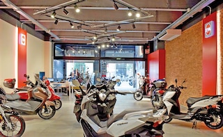 Salony motocyklowy grupy Motos Bordoy przy ulicy Balmes w Barcelonie