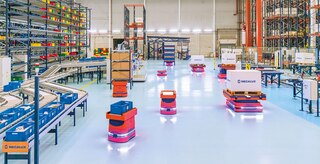 Zaleta modelu uczenia przez wzmacnianie polega na tym, że zmienia się on w czasie