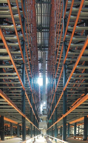 Kataloński producent opakowań Alzamora Carton Packaging rozbudowuje swój zakład produkcyjny o nowy automatyczny magazyn samonośny.