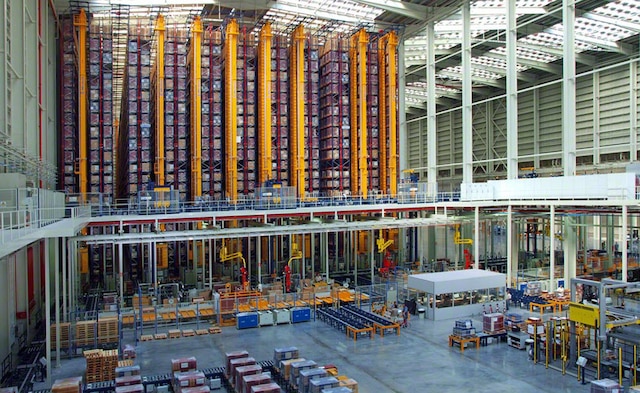 Magazyn, wyposażony w 10 układnic dwukolumnowych, jest całkowicie zautomatyzowany