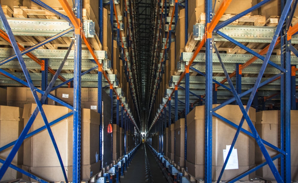 W mroźni składowane są zarówno surowce wykorzystywane w procesie produkcji, jak i gotowe produkty oczekujące na wysyłkę