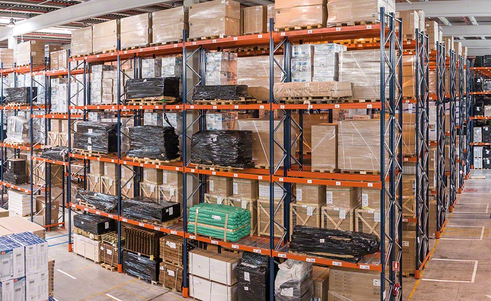 Bezpośredni dostęp do każdego miejsca paletowego ułatwia obsługę towaru Bezpośredni dostęp do każdego miejsca paletowego ułatwia obsługę towaru