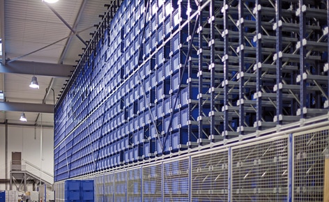 Kombinacja wielu rozwiązań do składowania oraz kompletacji pojemników i palet z produktami ślusarskimi dla Cogeferm Kombinacja wielu rozwiązań do składowania oraz kompletacji pojemników i palet z produktami ślusarskimi dla Cogeferm