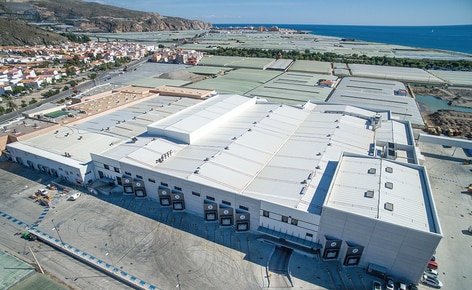 Integracja dwóch magazynów o dużej pojemości w centrum produkcyjnym Granada La Palma