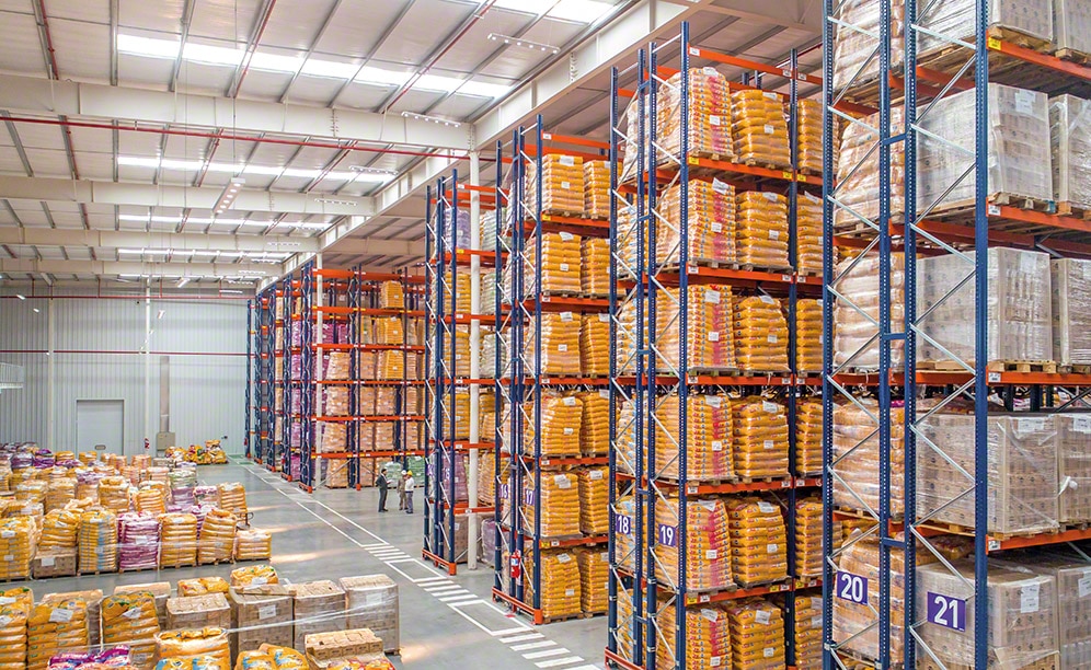 Mecalux dostarczył regały paletowe do dwóch nowych magazynów centrum logistycznego firmy Qbox w Argentynie