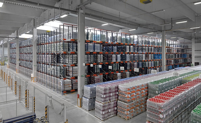 Centrum logistyczne Santa-Trans może składować 11&nbsp;115&nbsp;palet o maksymalnej wadze 856&nbsp;kg