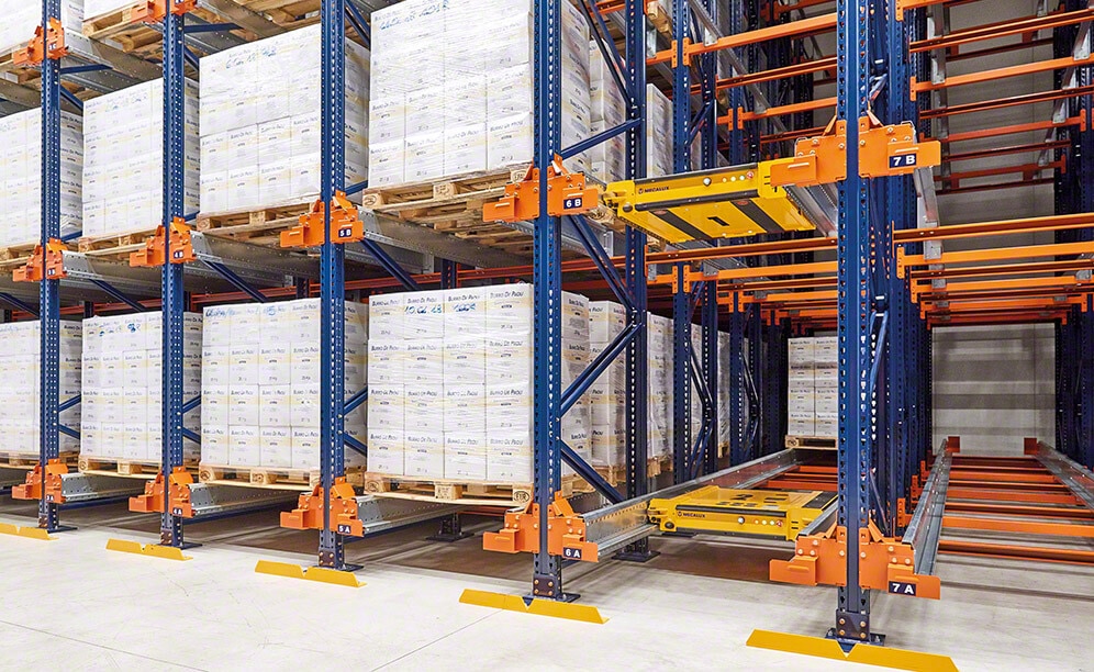 Dwie mroźnie z systemem Pallet Shuttle do składowania masła Burro De Paoli Dwie mroźnie z systemem Pallet Shuttle do składowania masła Burro De Paoli