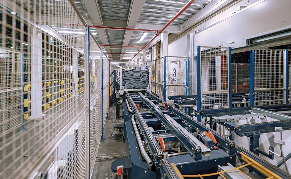 Automatyczny magazyn samonośny zintegrowany z fabryką opon Michelin w Vitorii
