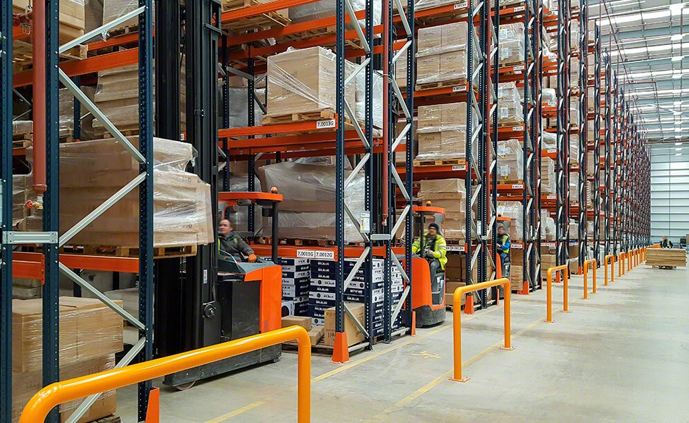 Nowy magazyn z regałami paletowymi dla producentów mebli Dwell i DFS Nowy magazyn z regałami paletowymi dla producentów mebli Dwell i DFS