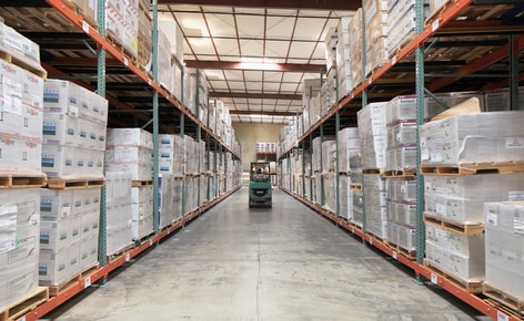 Większa pojemność magazynowa operatora logistycznego Desert Depot dzięki regałom push-back Większa pojemność magazynowa operatora logistycznego Desert Depot dzięki regałom push-back